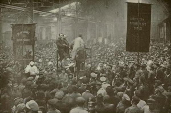 Reunião política na fábrica Putilov, Petrogrado (~1917)