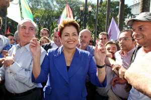 07/07/2010. São Paulo - SP. Dilma e Michel Temer em caminhada pelo centro de São Paulo.