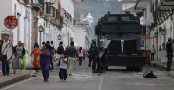 Governo colombiano reprime com violência manifestações estudantis
