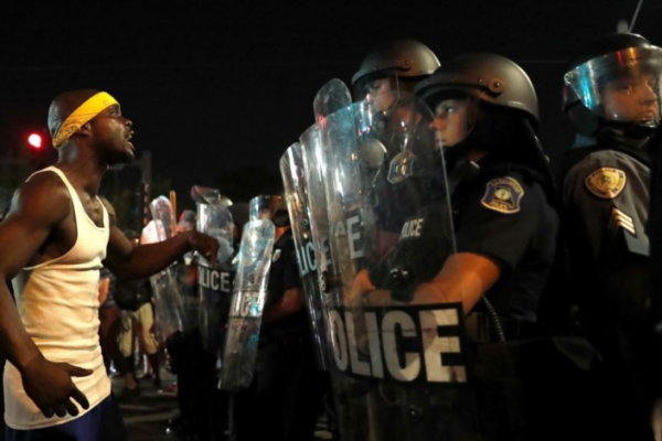 EUA: Quarto dia de protestos em St. Louis, após absolvição de agente