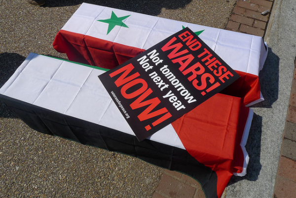 Manifestantes protestam em várias cidades dos EUA contra ataque à Síria