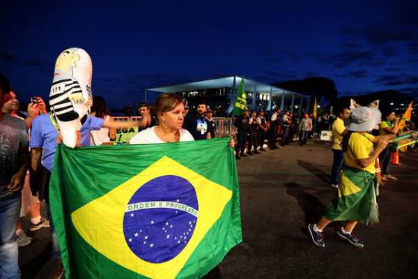 MBL, um dos motores do Impeachment, difunde notícias falsas diariamente