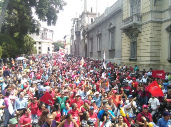 Manifestação em Mérida em defesa da paz e do presidente Maduro
