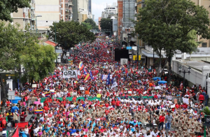 Manifestação em Caracas neste domingo (12)