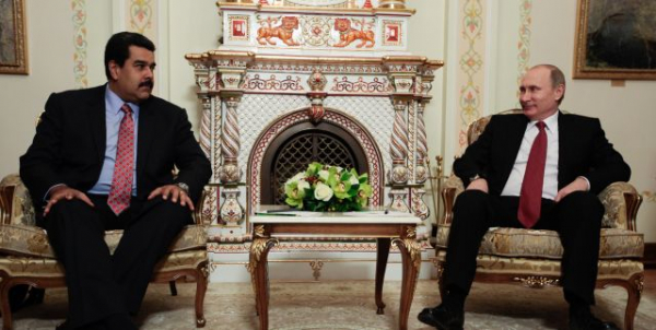 Presidente venezuelano, Nicolás Maduro, em encontro com o presidente russo, Vladimir Putin
