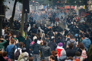 Milhares de trabalhadoras e trabalhadores franceses protestam em 110 cidades contra lei do trabalho