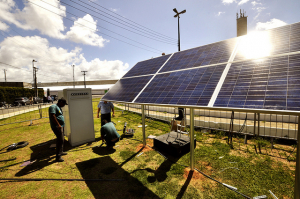Eletrificam moradias com painéis solares em Cuba