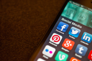 Perfis falsos: o segredo da “popularidade” da direita nas redes sociais