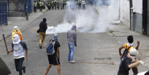 Direita venezuelana atenta contra direitos de livre trânsito e à paz como parte do plano golpista