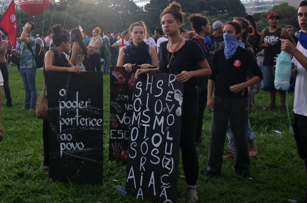 Por uma greve geral política e antigolpista