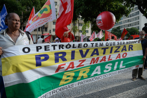 Venda dos ativos da Petrobras é &#039;crime de lesa pátria&#039;, denunciam petroleiros/as do RJ