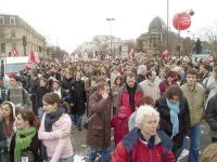 Ferroviários convocados a manifestar-se contra reforma na França