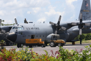 Avião da Força Aérea dos EUA estacionado em Tabatinga (AM), durante operação imperialista &quot;AmazonLog&quot;
