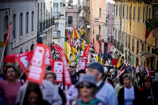 Trabalhadores da Administração Pública saem à rua em Lisboa esta sexta-feira
