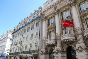 Santander aumenta lucros e admite mais despedimentos