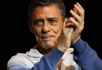 Chico Buarque canta &#039;Apesar de Você&#039; em ocupação de artistas contra Temer