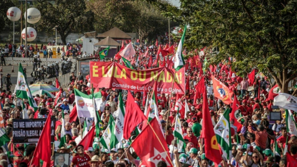 Ato massivo com 50 mil pessoas para registrar Lula no TSE na última quarta-feira (15)