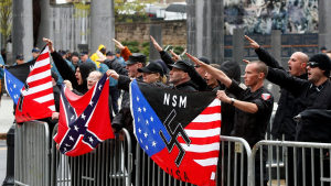 Trump protege neonazistas que atropelaram dezenas e mataram ativista em Charlottesville