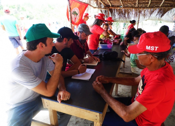 Trabalhadores rurais da Turquia visitam o Brasil para conhecer experiências do MST