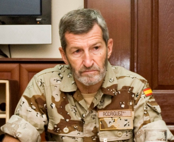 Suposta “esquerda ruturista” espanhola incorpora general da NATO envolvido na destruiçom da Líbia