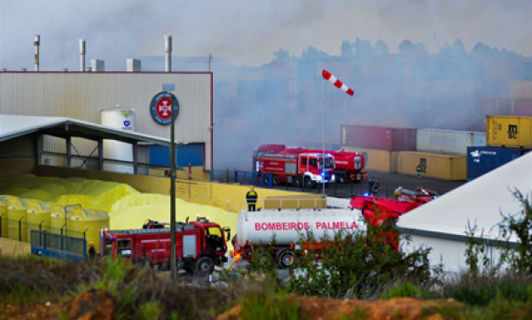 Incêndio nos armazéns de enxofre suscita questões de segurança