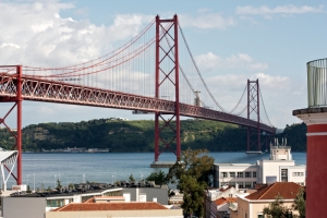 50 anos da 25 de Abril: A ponte e o preço