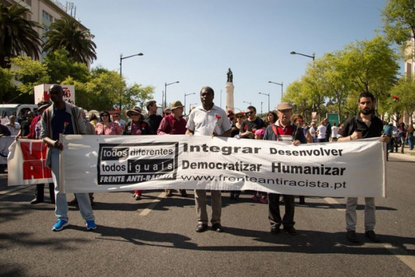 Agentes da esquadra da PSP em Alfragide acusados de racismo e tortura: Frente Anti-Racista espera «que seja feita justiça»