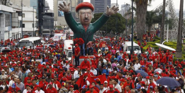 Marcha anti-imperialista realizada em Caracas, nesta segunda (11)