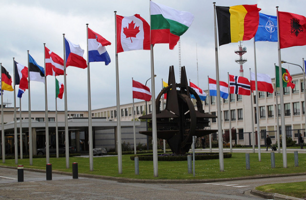 OTAN expansível e sempre mais cara alastra-se sobre a Europa