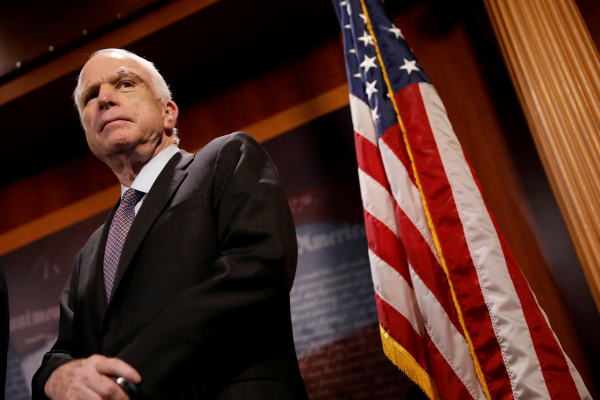 John McCain: de falso herói a criminoso de guerras em série