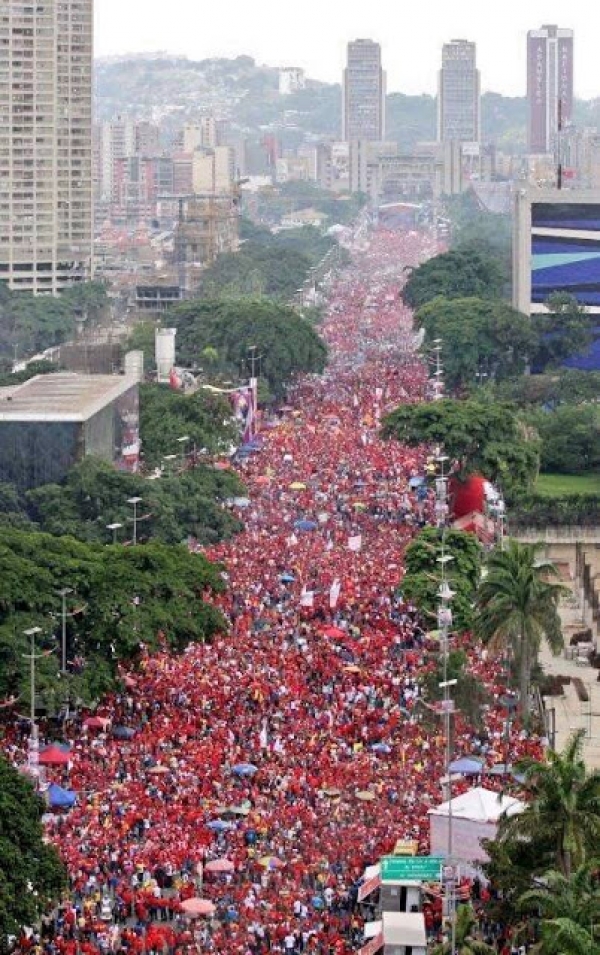 Povo venezuelano manifesta apoio a Nicolás Maduro