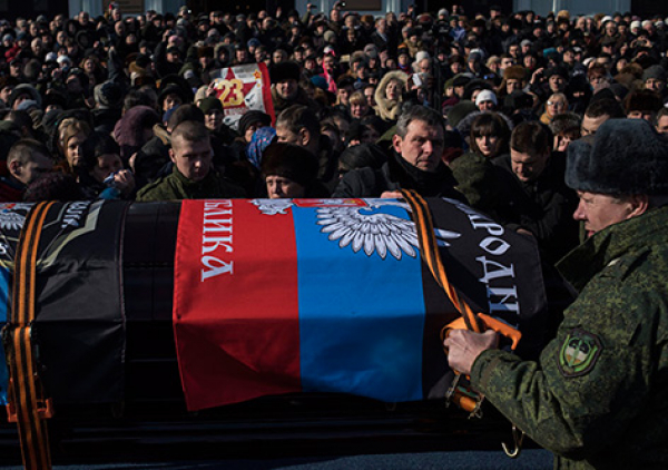 Milhares de pessoas prestam homenagem a herói assassinado em Donetsk