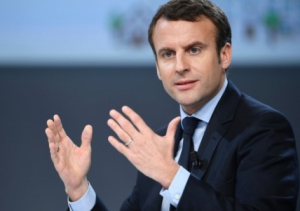 Macron assina decretos que flexibilizam mercado de trabalho no país