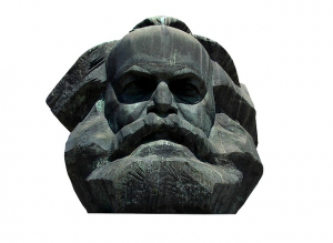 Busto de Marx no cemitério onde descansam os restos dele, em Londres (Reino Unido).