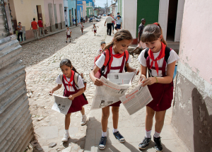 Cuba mantém uma política sustentável de educação e saúde pública, gratuita e obrigatória, segundo representante da Save the Children