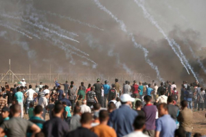 Israel mata 2 palestinianos e fere mais de 250 em Gaza