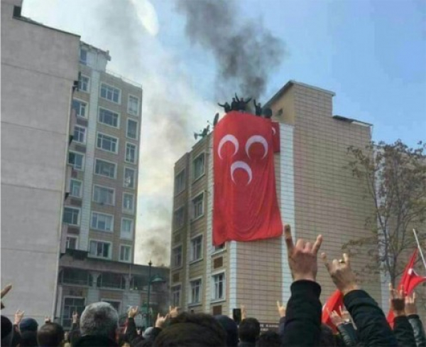 Turquia: Sedes do HDP atacadas em novo sábado sangrento