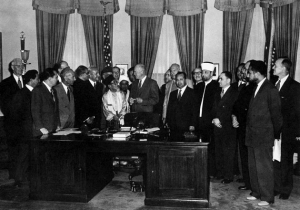 Encontro do então presidente dos EUA, Dwight Eisenhower, com membros da Irmandade Muçulmana, em 1953
