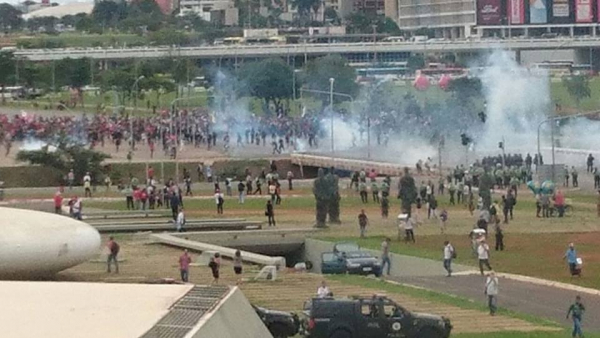 Manifestação novamente reprimida em Brasília