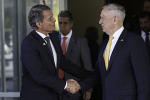 Jim Mattis, secretário de Defesa dos EUA, com ministro da Defesa brasileiro, Joaquim Silva e Luna