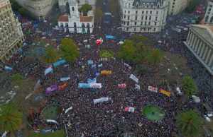 Argentina: multidão exigiu na Plaza de Mayo a aparição com vida de Santiago Maldonado