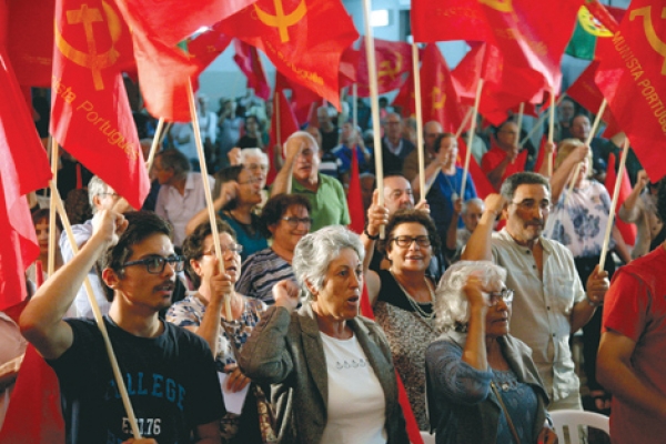 PCP contra a submissão à UE e ao euro