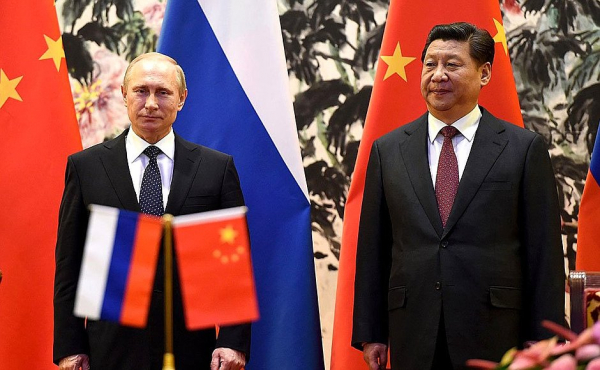 Vladimir Putin (Rússia) e Xi Jinping (China), num encontro.