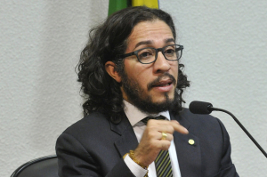 Parada LGBT: Jean Wyllys prefere atacar o PSOL do que atacar Israel