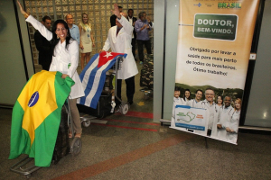 Médicos cubanos chegam no Brasil, em 2013