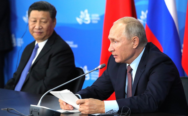 Putin e Xi Jinping no Fórum Econômico de Vladivostok