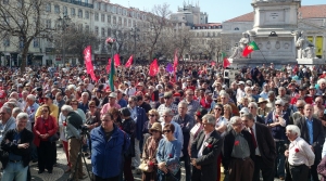 Manifestação em Lisboa no 25 de Abril junta milhares